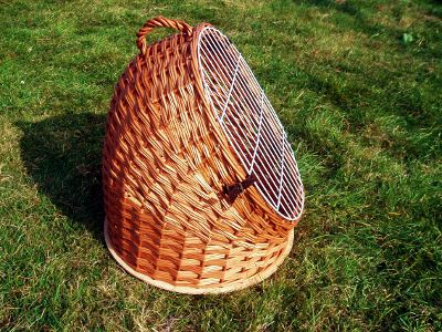 Animal beehive-shaped carrier